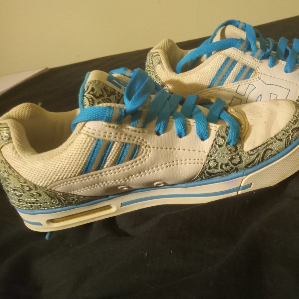 Vintage Dc shoes Women's Voltron size 7 wearable collector shoes